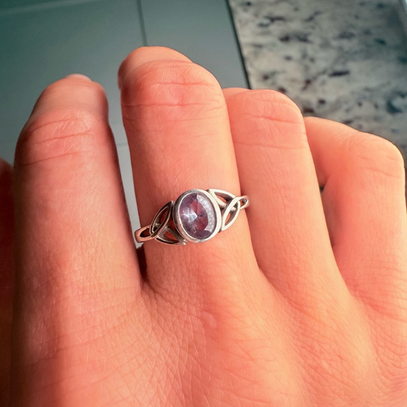 Celtic Trinity Knot .67 CT Color Change Alexandrite Sterling Silver 925 Ring - Picture 4 of 10